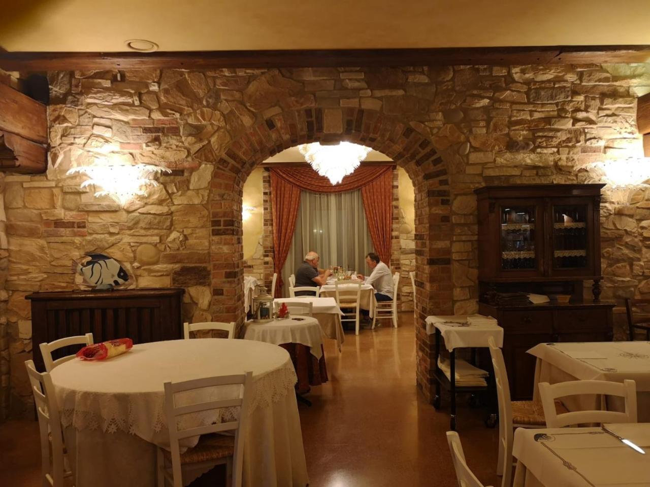 Hotel Ferrari Goro Exterior foto